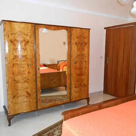 Eleodoro Apartment