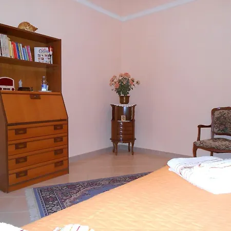 Eleodoro Apartment *